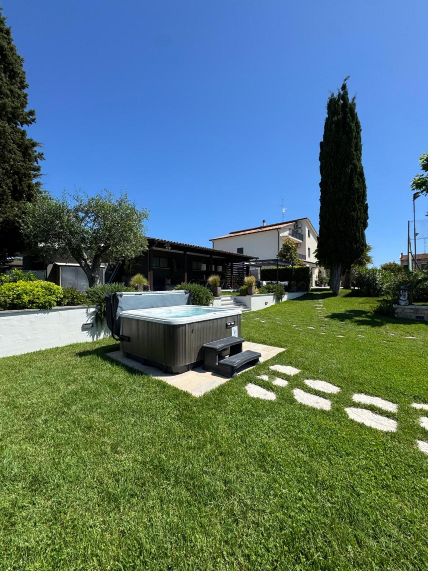 Villa Torrione - Apartments & Pool Civitanova Marche Exterior photo
